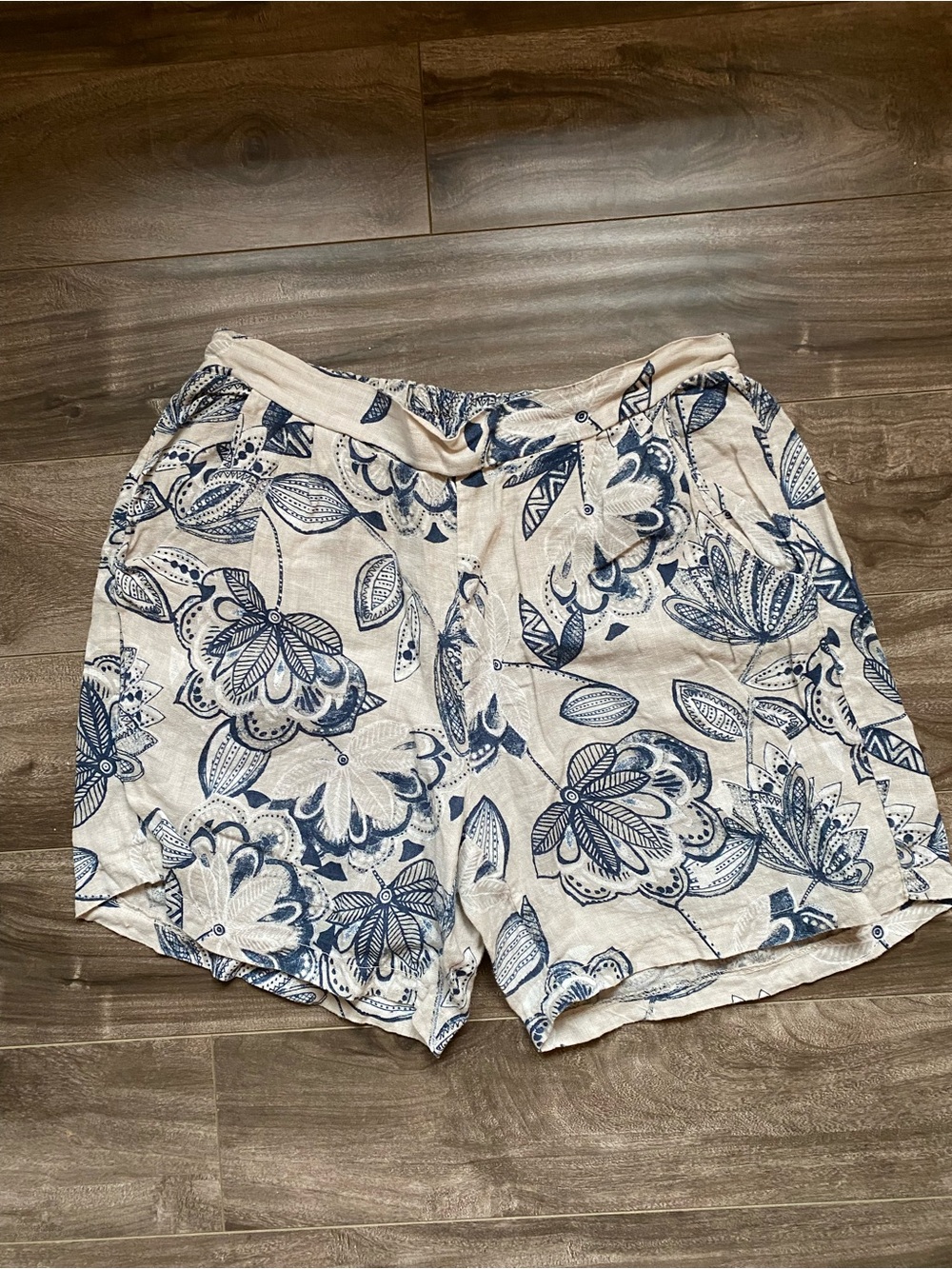 Women’s Linen Shorts